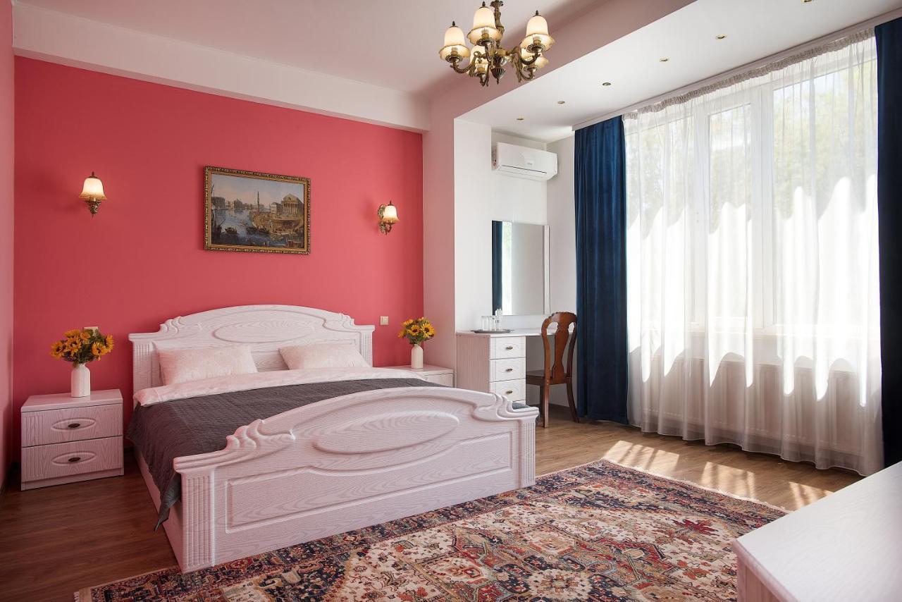 Art Hotel คีชีเนา ภายนอก รูปภาพ